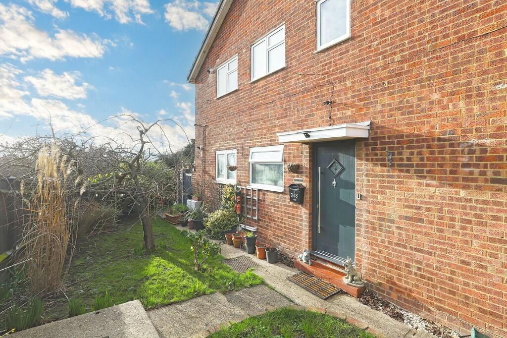 2 bedroom for sale in Roundhills, Waltham Abbey, EN9