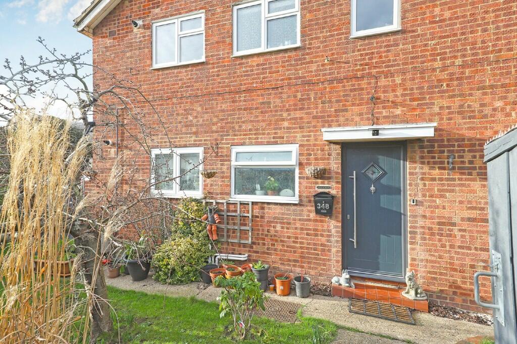 2 bedroom for sale in Roundhills, Waltham Abbey, EN9