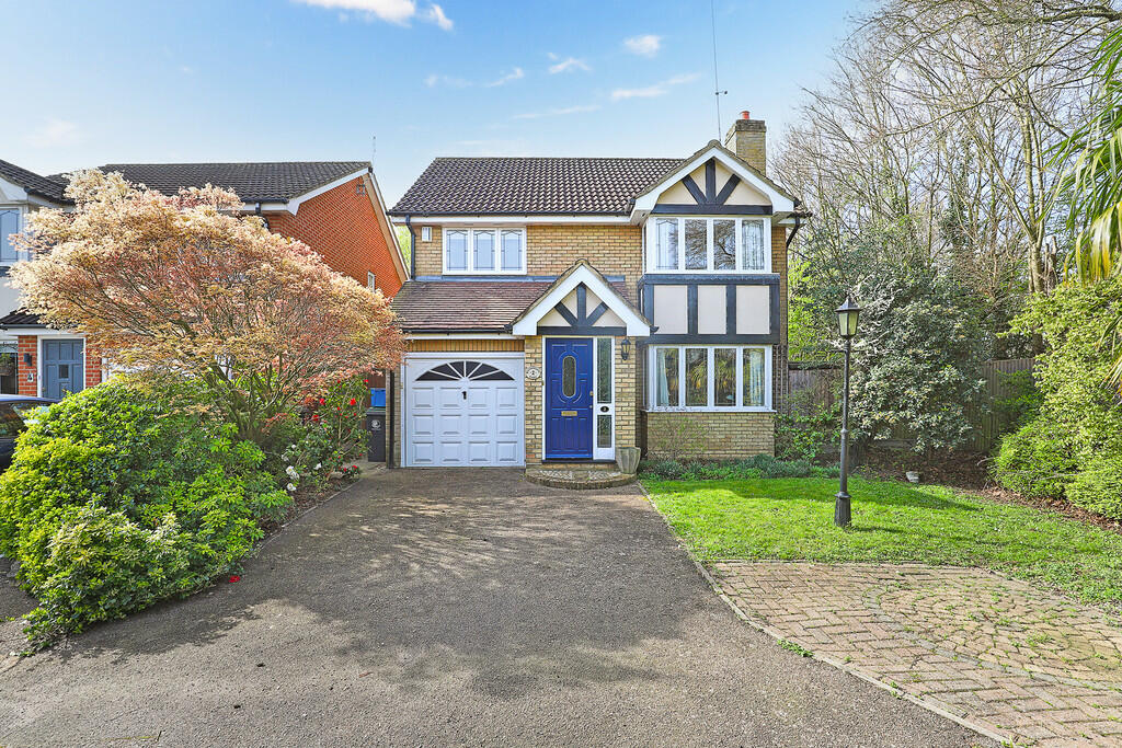 4 bedroom detached house for sale in Farthingale Lane, Waltham Abbey, EN9
