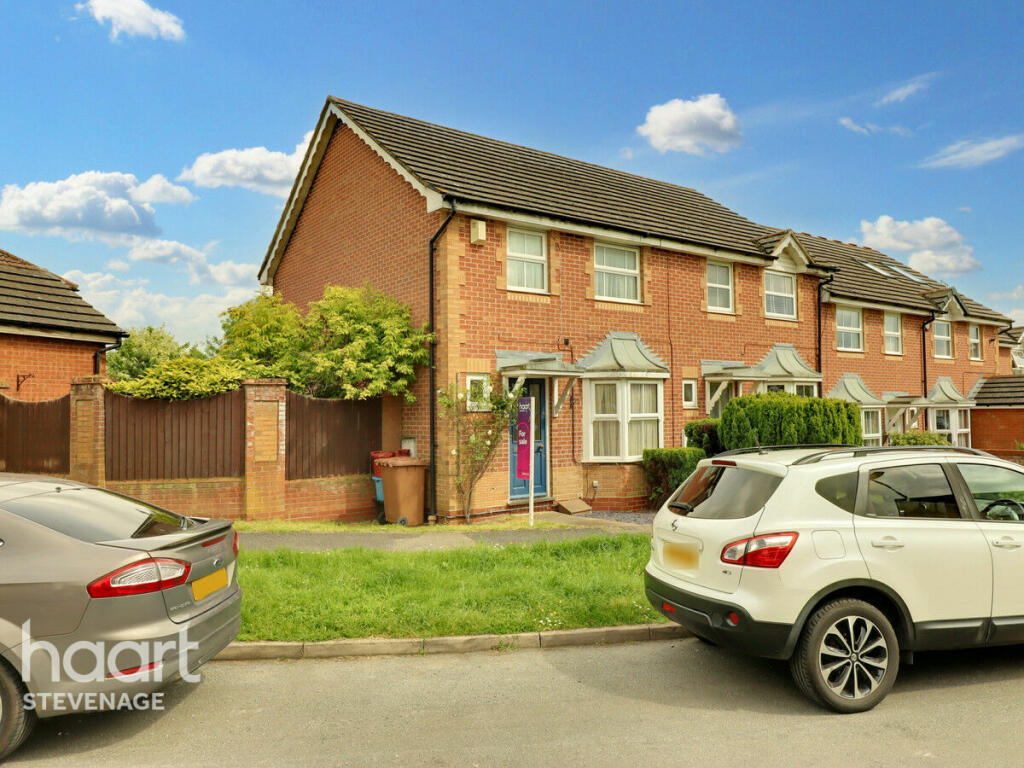 3 bedroom end of terrace house for sale in Doncaster Close, Stevenage, SG1