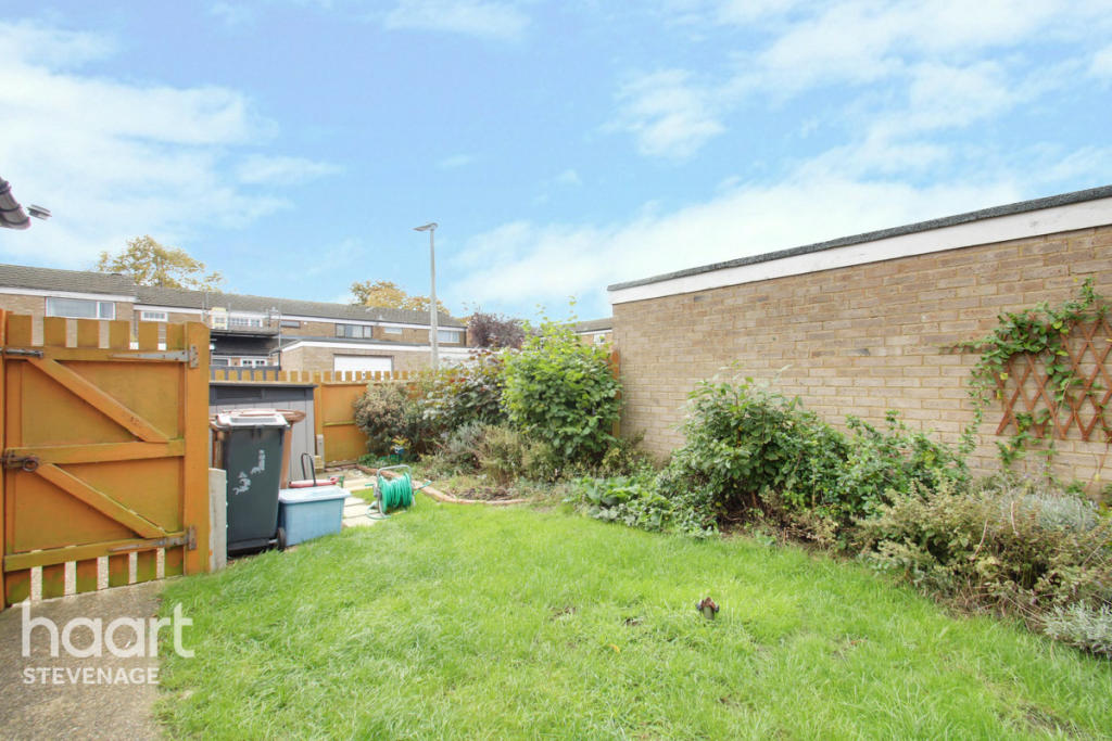 4 bedroom terraced house for sale in Ripon Road, Stevenage, SG1