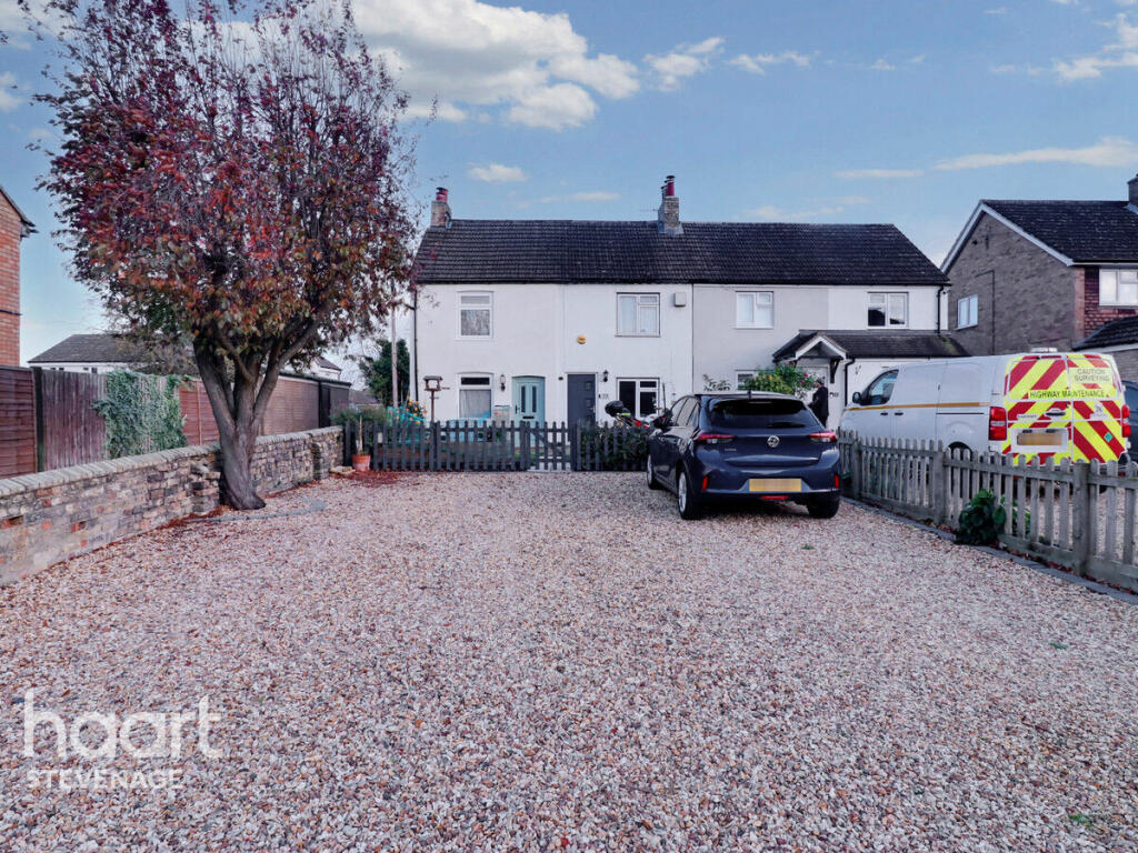 2 bedroom terraced house for sale in Hitchin Road, Arlesey, SG15