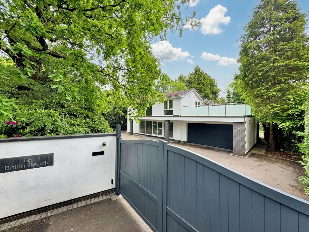 4 bedroom detached house for rent in Adlington Road, Wilmslow, SK9