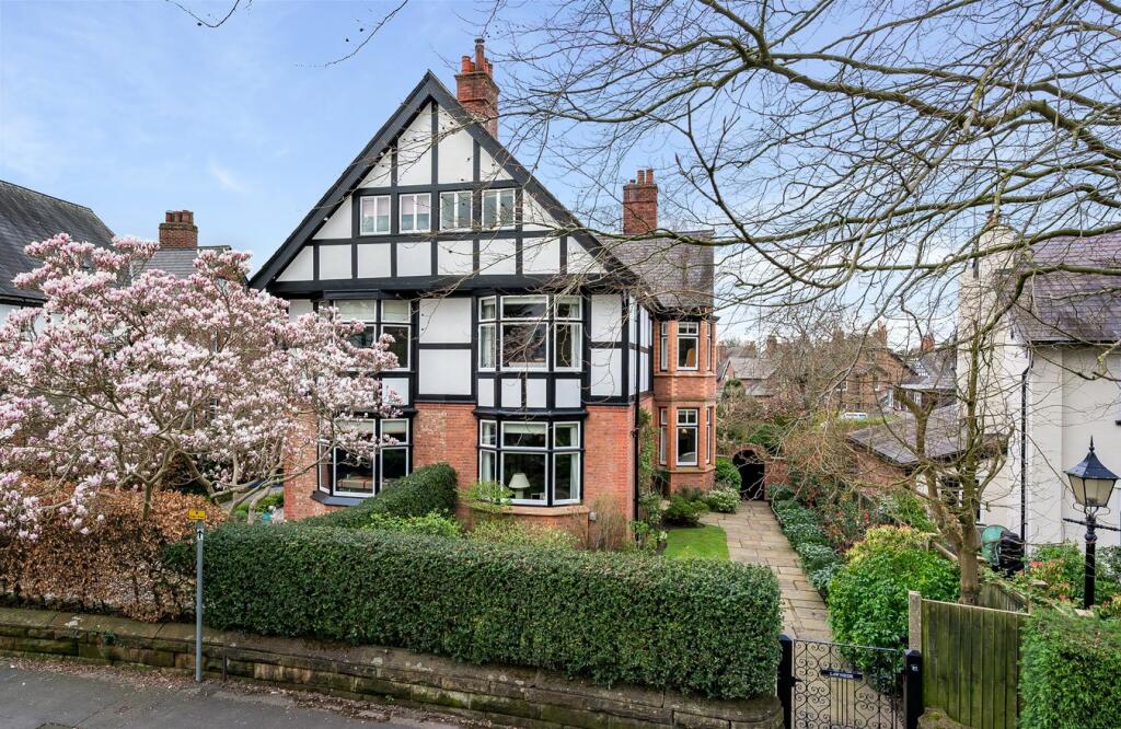 4 bedroom semidetached house for sale in Chapel Road, Alderley Edge, SK9