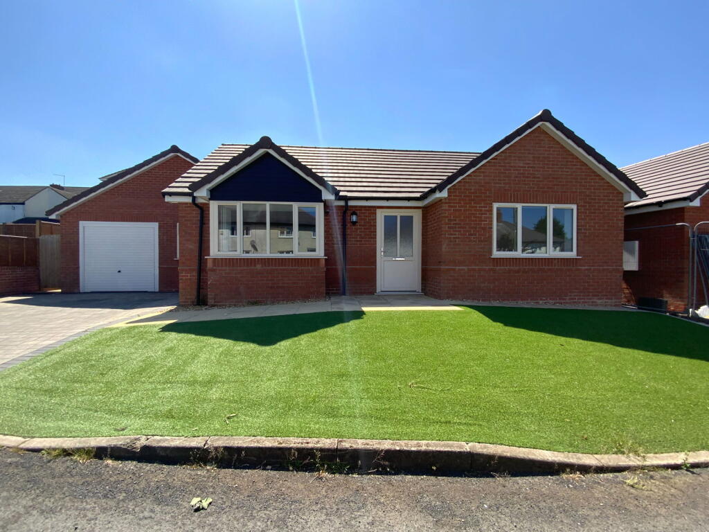 Main image of property: Hill Top Avenue,Halesowen,B62 9EH
