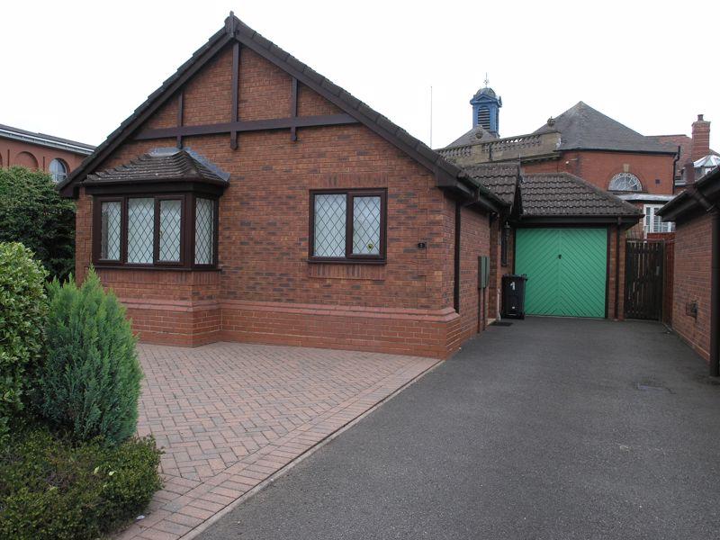 2 bedroom detached bungalow for sale in CRADLEY HEATH, Spinners End