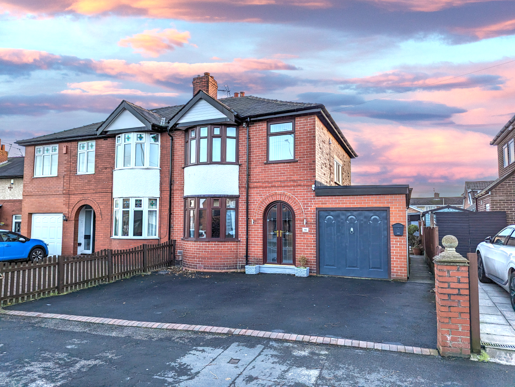 3 bedroom semidetached house for sale in Atherton Road, WN2