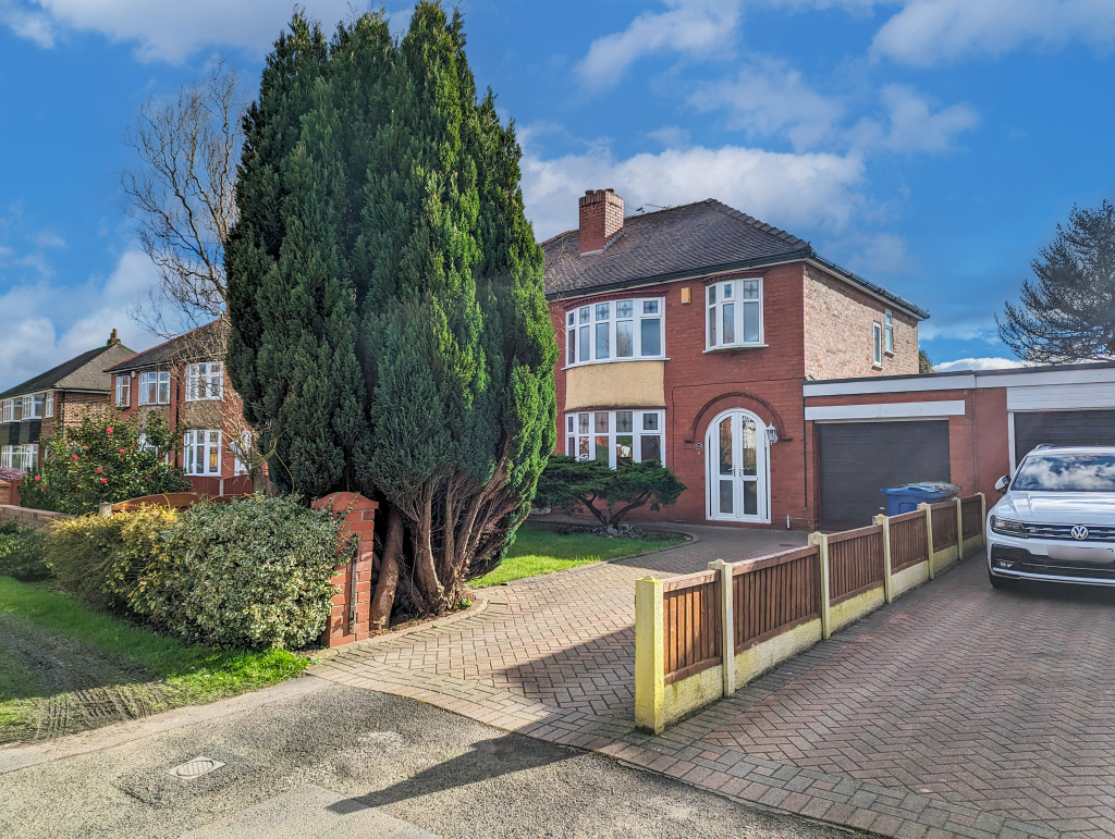 3 bedroom semidetached house for sale in St. Helens Road, Leigh