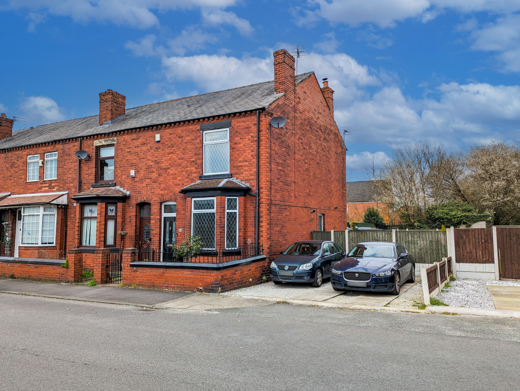 2 bedroom end of terrace house for sale in Orchard Lane, Leigh, Greater