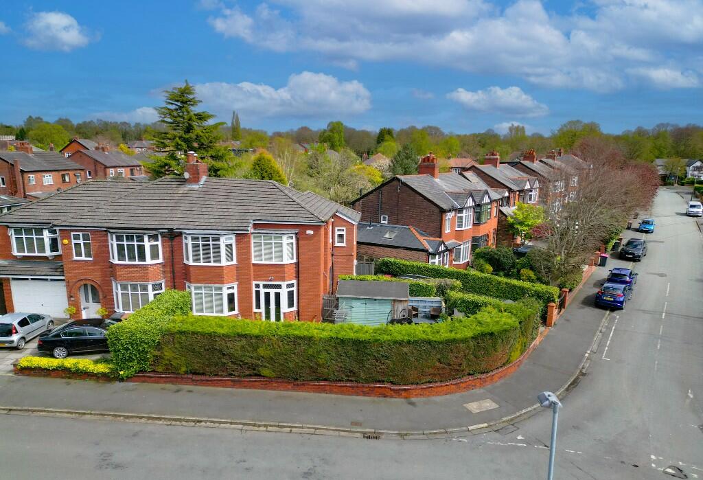4 bedroom semidetached house for sale in Parr Fold Avenue, M28