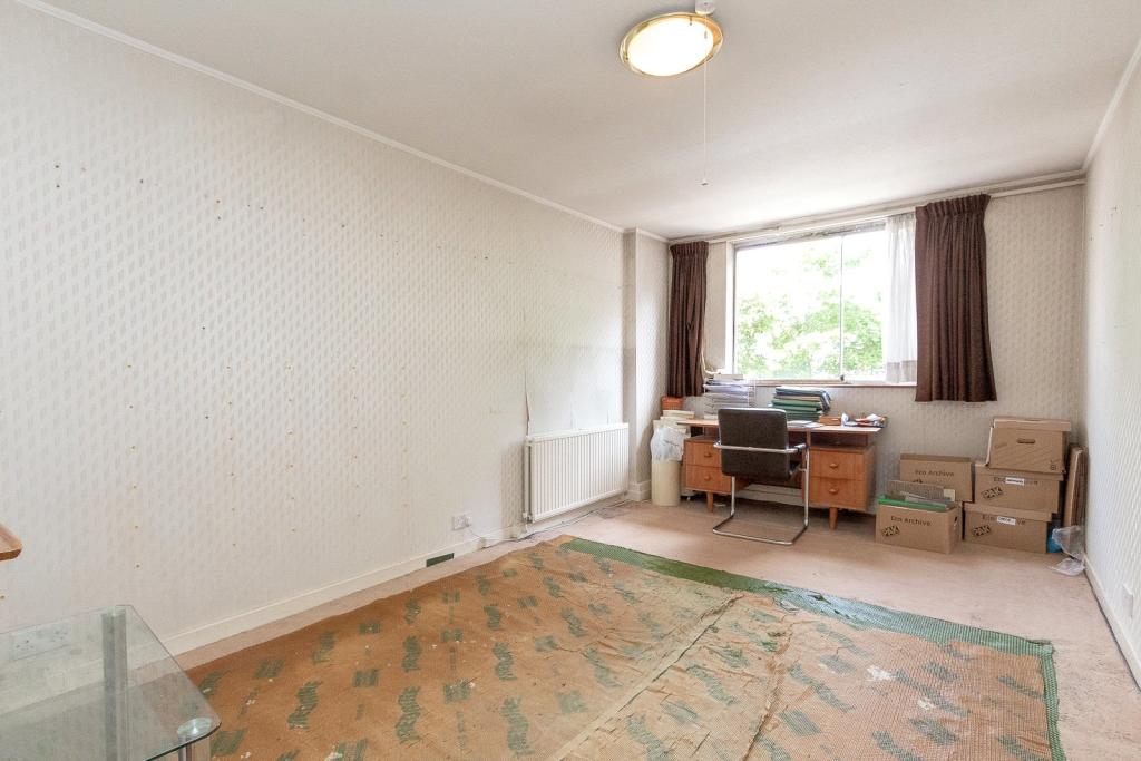 2 bedroom property for sale in Leamington House, 23 Stonegrove, Edgware