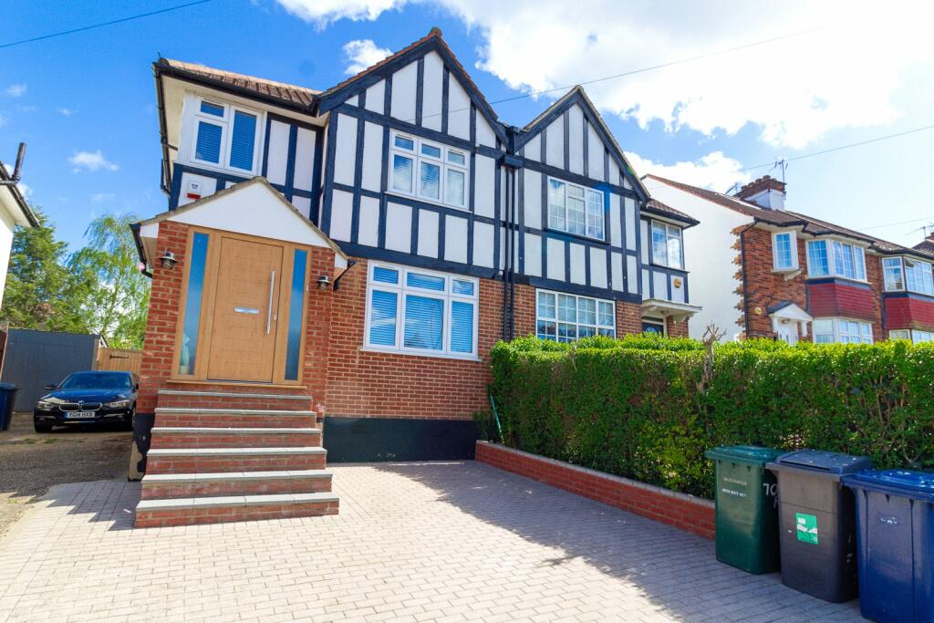 3 bedroom semidetached house for sale in Farm Road, Edgware, HA8