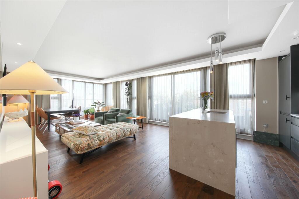 Main image of property: High Road, London, N12