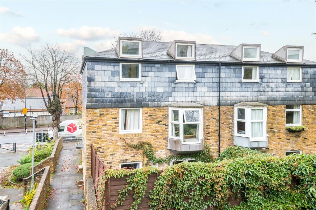 4 bedroom semidetached house for sale in Rosendale Road, London, SE21