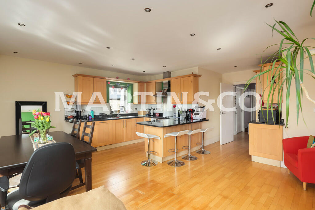 2 bedroom apartment for sale in High Street, Wanstead, E11