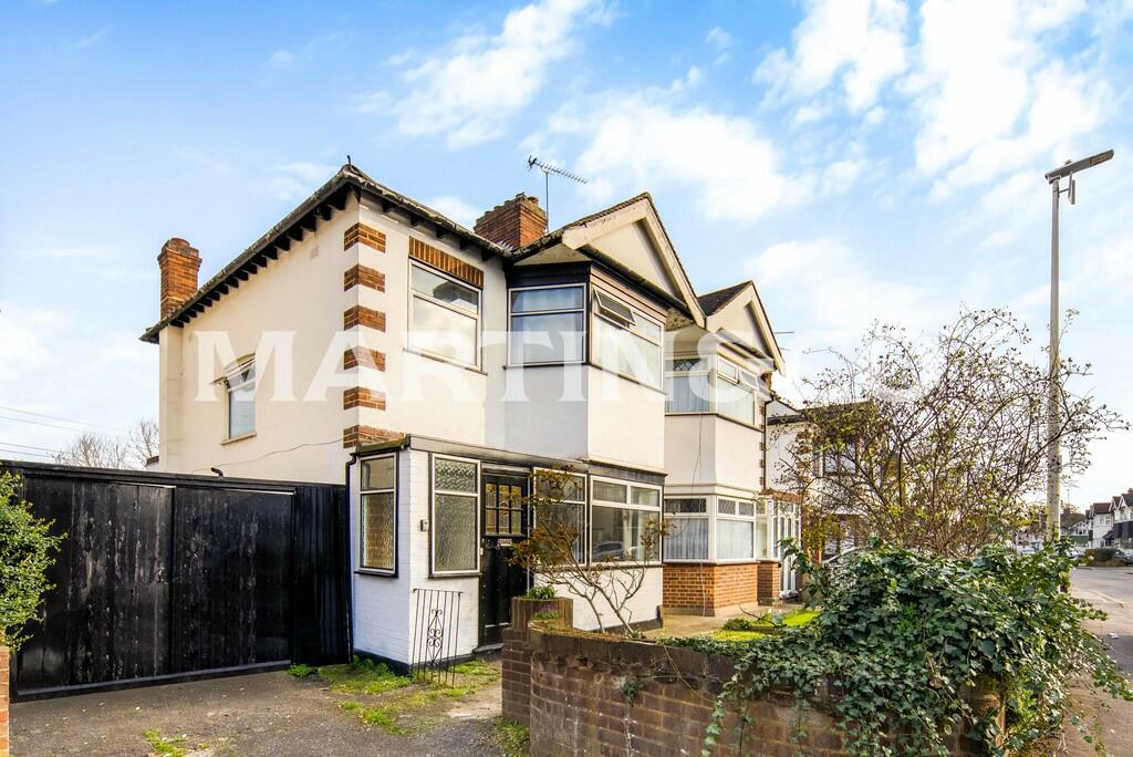 3 bedroom semidetached house for sale in Deynecourt Gardens, Wanstead, E11
