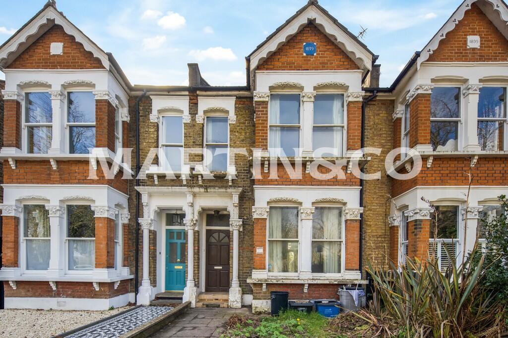 3 bedroom terraced house for sale in Spratt Hall Road, Wanstead, E11