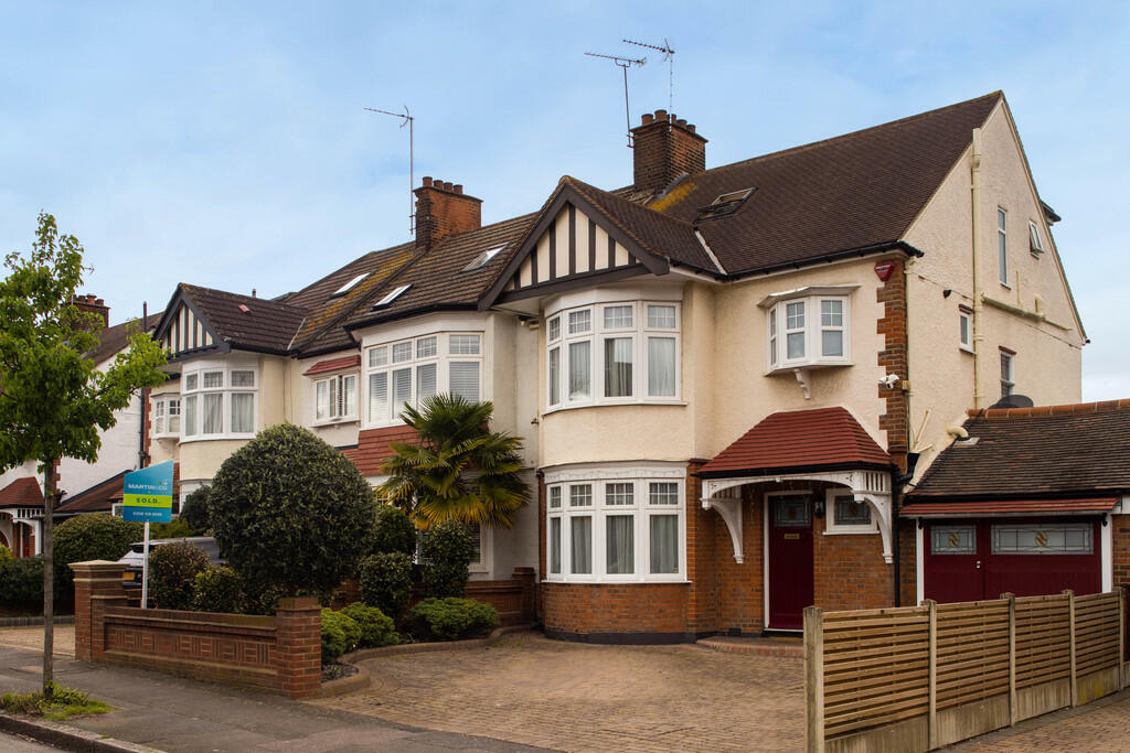 4 bedroom semidetached house for sale in Overton Drive, Wanstead, E11