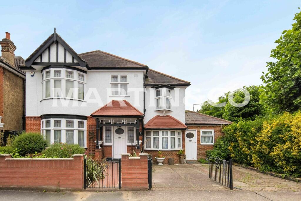 4 bedroom detached house for sale in Wanstead Park Avenue , Aldersbrook