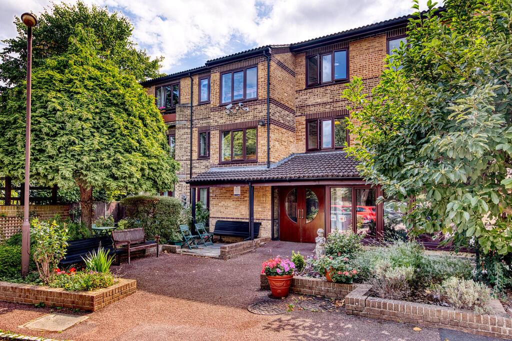 Main image of property: Oak Lodge, 56 Cambridge Road