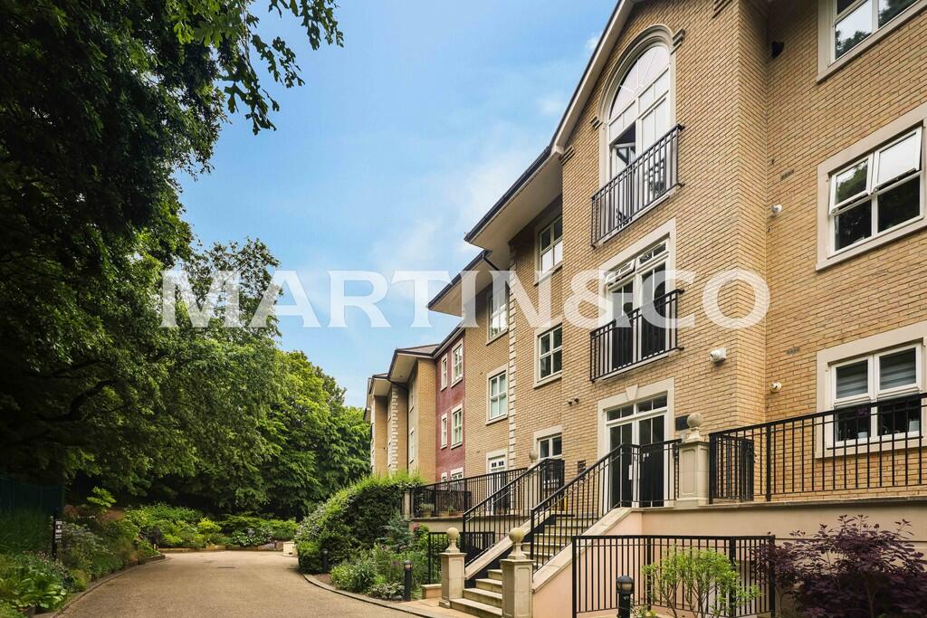 3 bedroom apartment for sale in The Manor, Repton Park, IG8