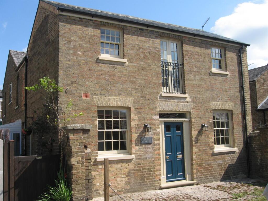 Main image of property: The Old Stables, rear of Silver Street, Ely