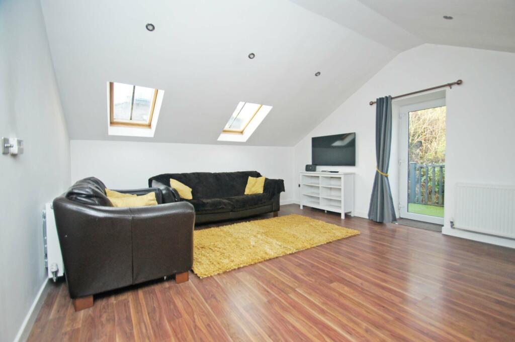 2 bedroom detached house for rent in Churchwood Avenue, The Waterhouse, Leeds, LS16