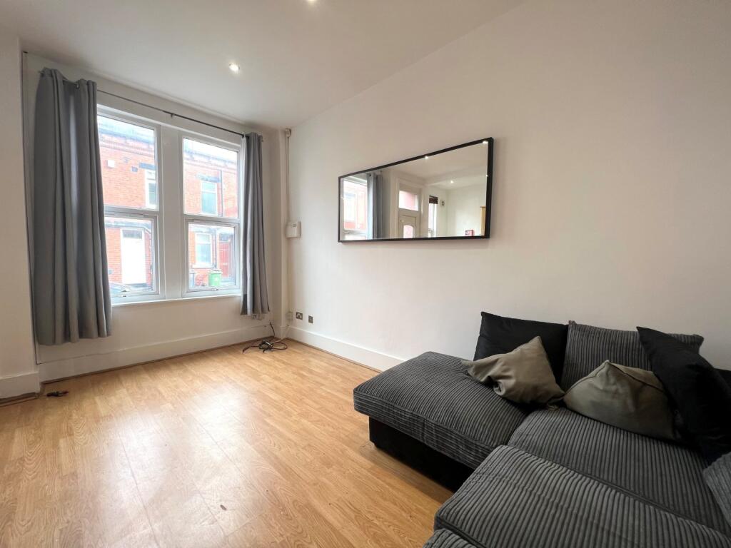 Main image of property: Knowle Grove, Burley, Leeds, LS4
