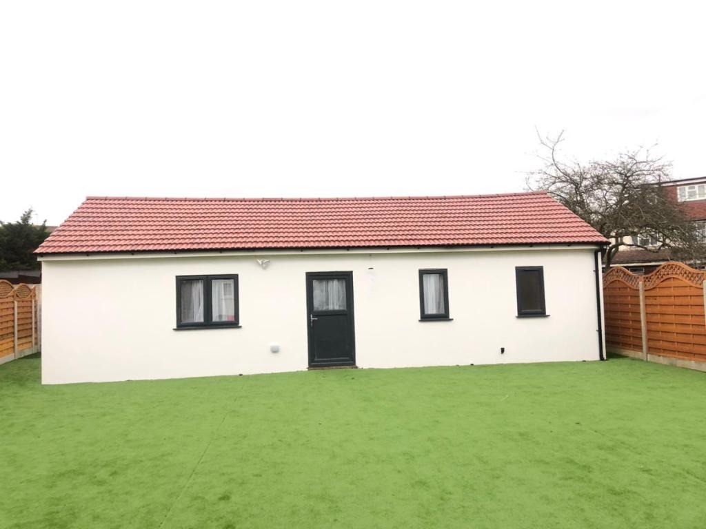 Studio flat for rent in Beccles Drive, Barking, IG11