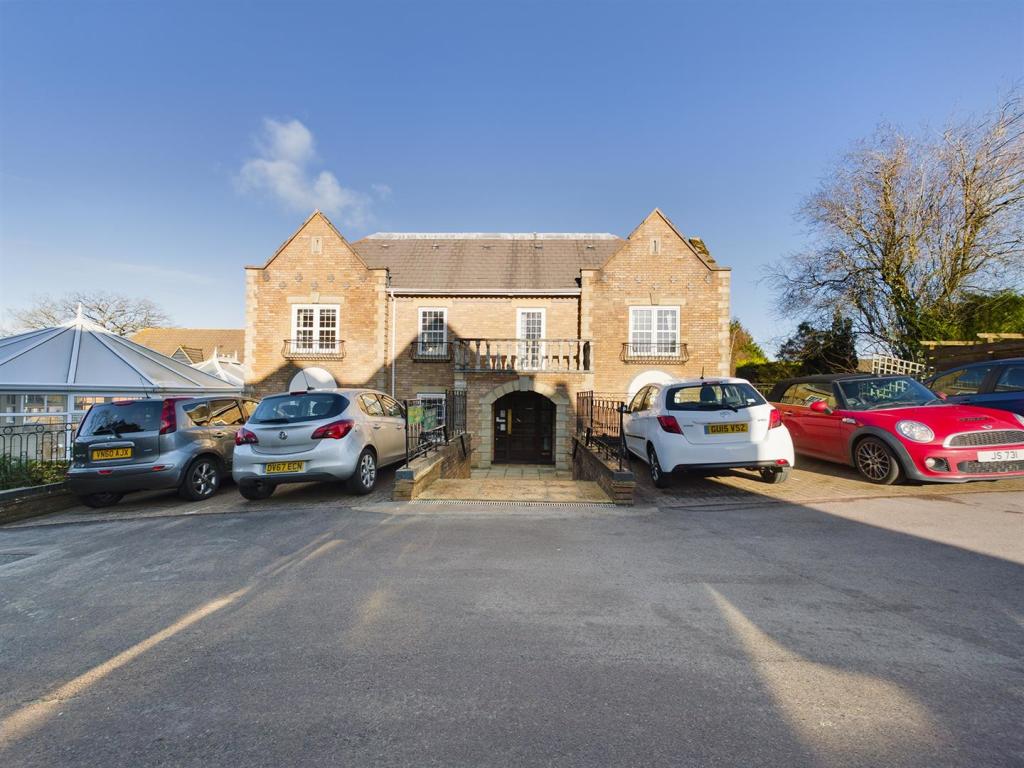 2 bedroom retirement property for sale in Park Lane, Tilehurst, Reading