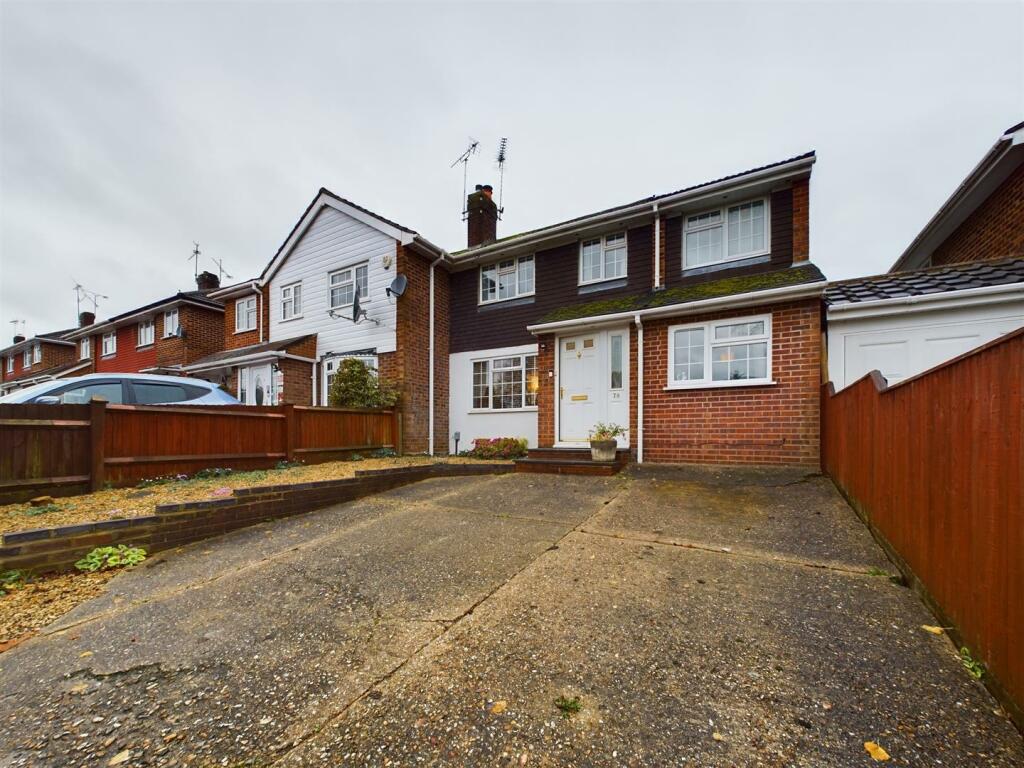 4 bedroom semidetached house for sale in Fairford Road, Tilehurst
