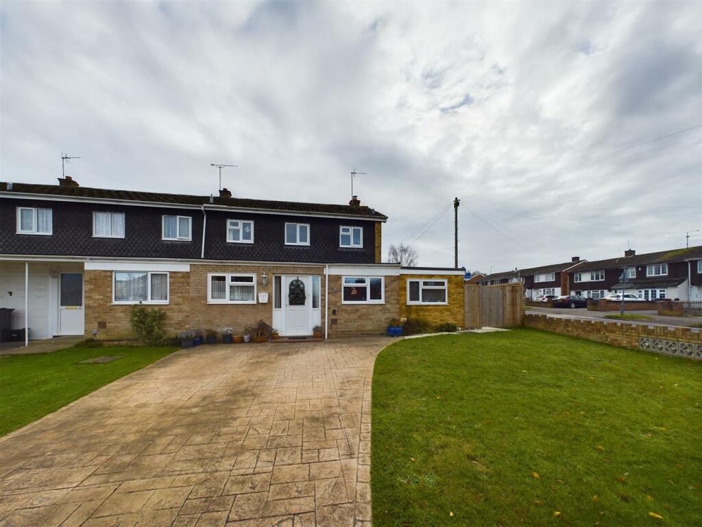 4 bedroom end of terrace house for sale in Ogmore Close, Tilehurst