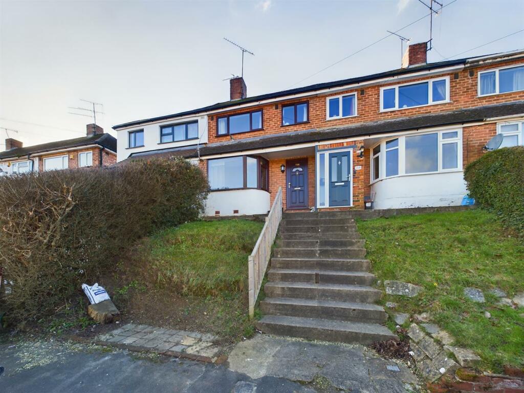 3 bedroom terraced house for sale in Thirlmere Avenue, Tilehurst, RG30