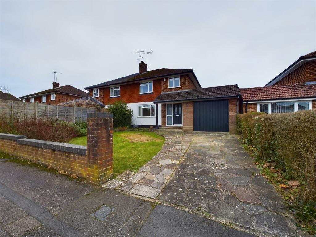 3 bedroom semidetached house for sale in Hartslock Way, Tilehurst