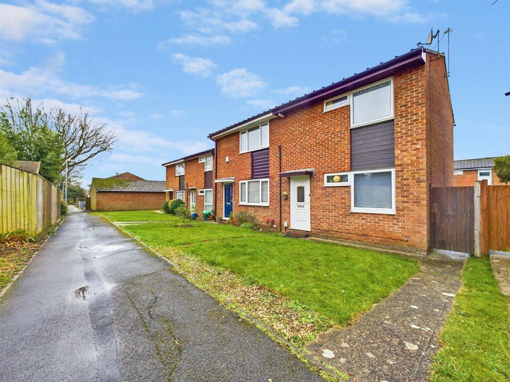 2 bedroom semidetached house for sale in Colliston Walk, Calcot