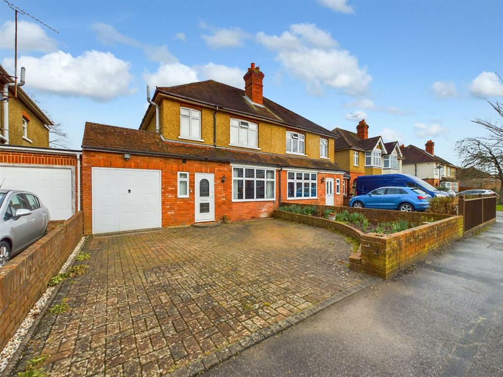 4 bedroom semidetached house for sale in Wendover Way, Tilehurst