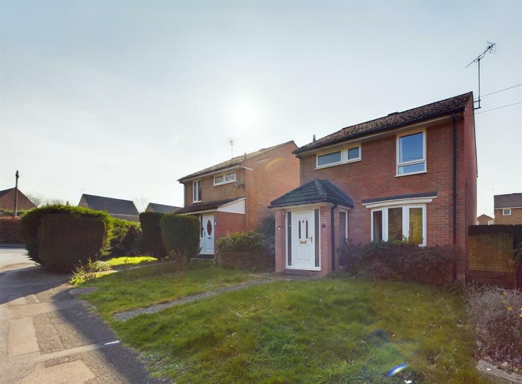 3 bedroom detached house for sale in Pottery Road, Tilehurst, Reading, RG30