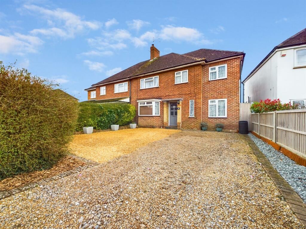 4 bedroom semidetached house for sale in Crescent Road, Tilehurst