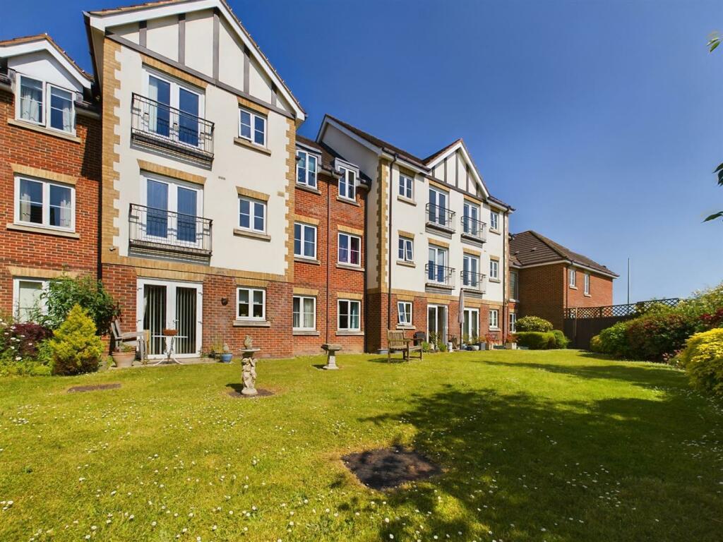 1 bedroom retirement property for sale in Calcot Priory, Bath Road
