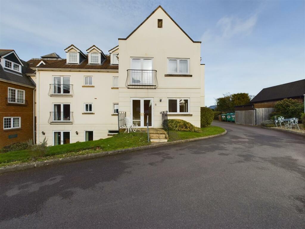 2 bedroom retirement property for sale in York Lodge, Pegasus Court