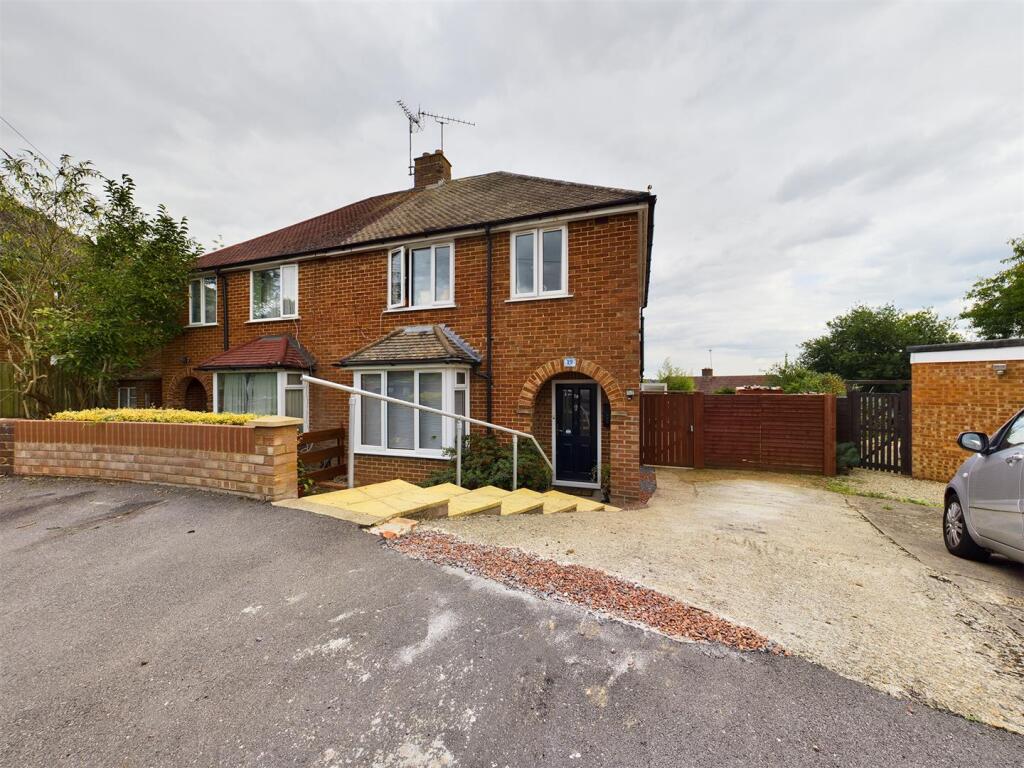 Main image of property: Links Drive, Tilehurst, Reading
