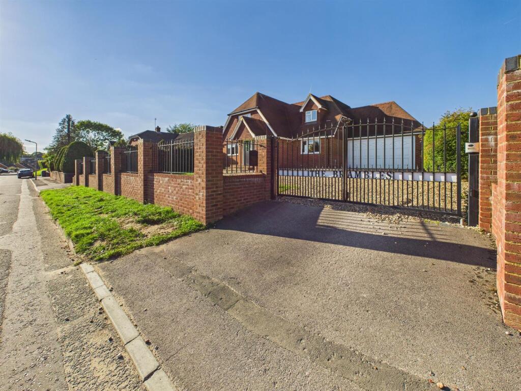 Main image of property: Fairway Avenue, Tilehurst, Reading