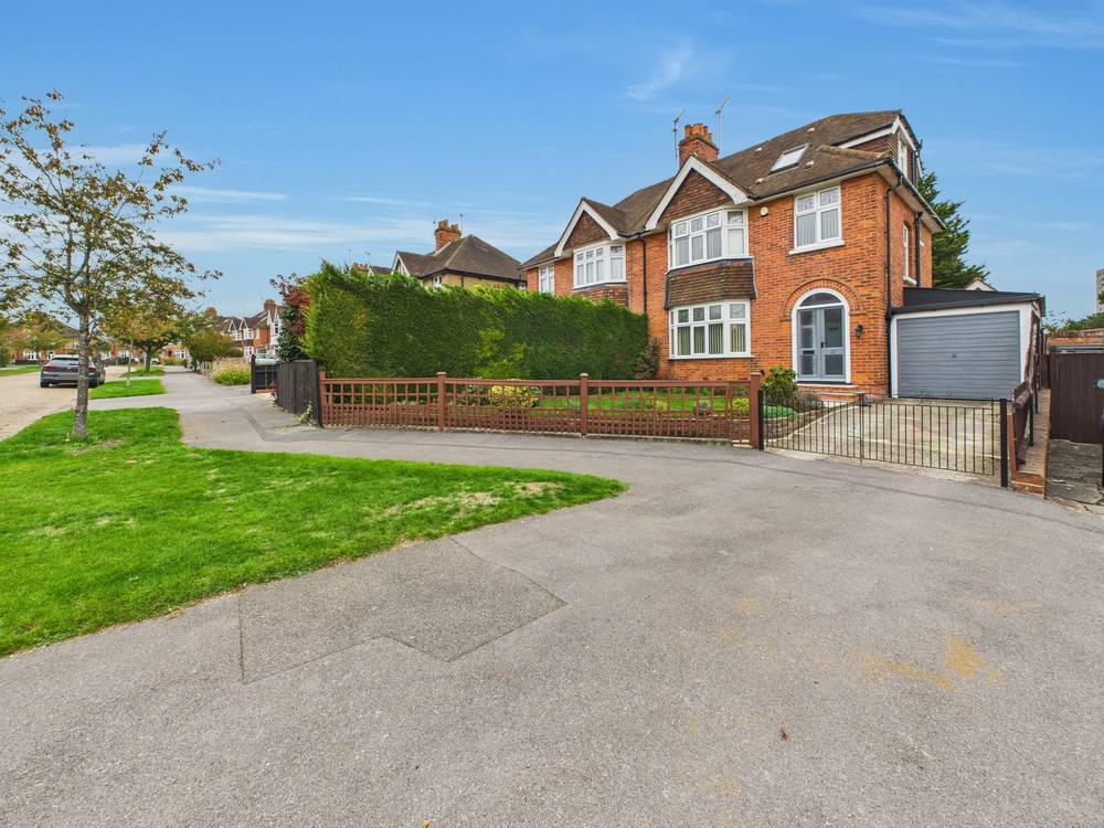 4 bedroom semi-detached house