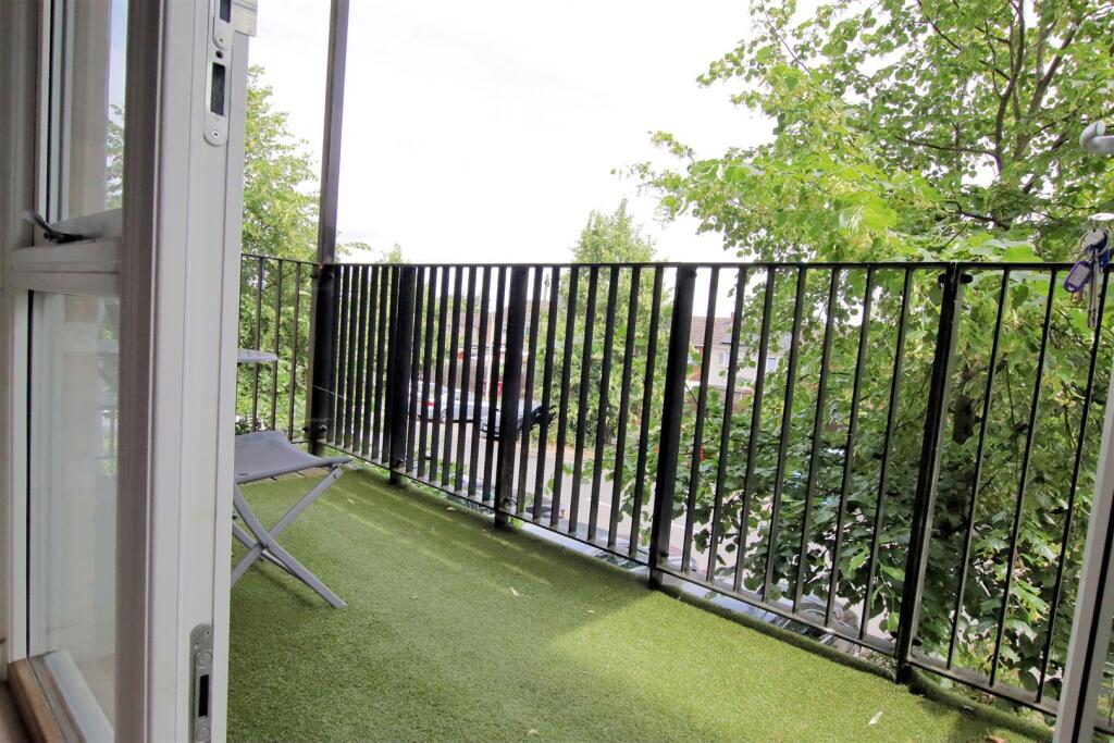 Main image of property: Tay Road, Tilehurst, Reading