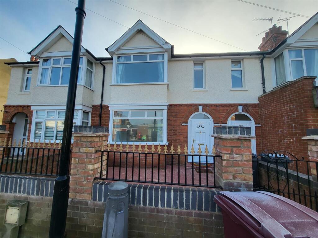 Main image of property: School Road, Tilehurst, Reading