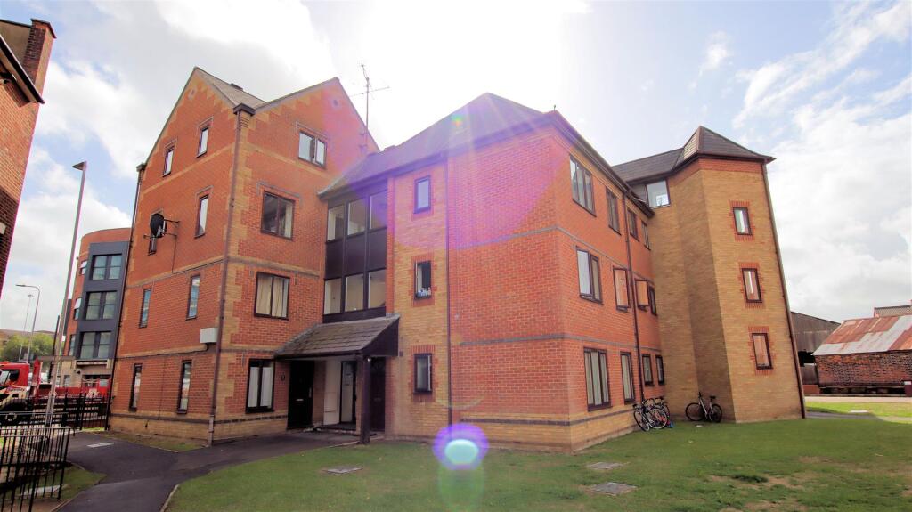 Main image of property: Regent Court, Reading