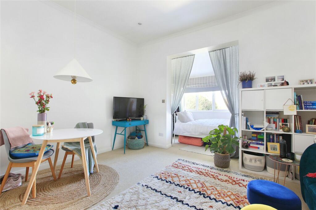 Studio flat for sale in Cavendish Road, Balham, London, SW12