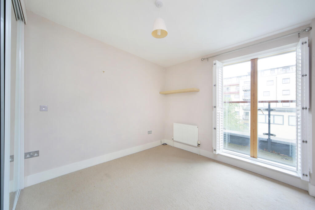 2 bedroom flat for sale in Houghton Square, Clapham, London, SW9