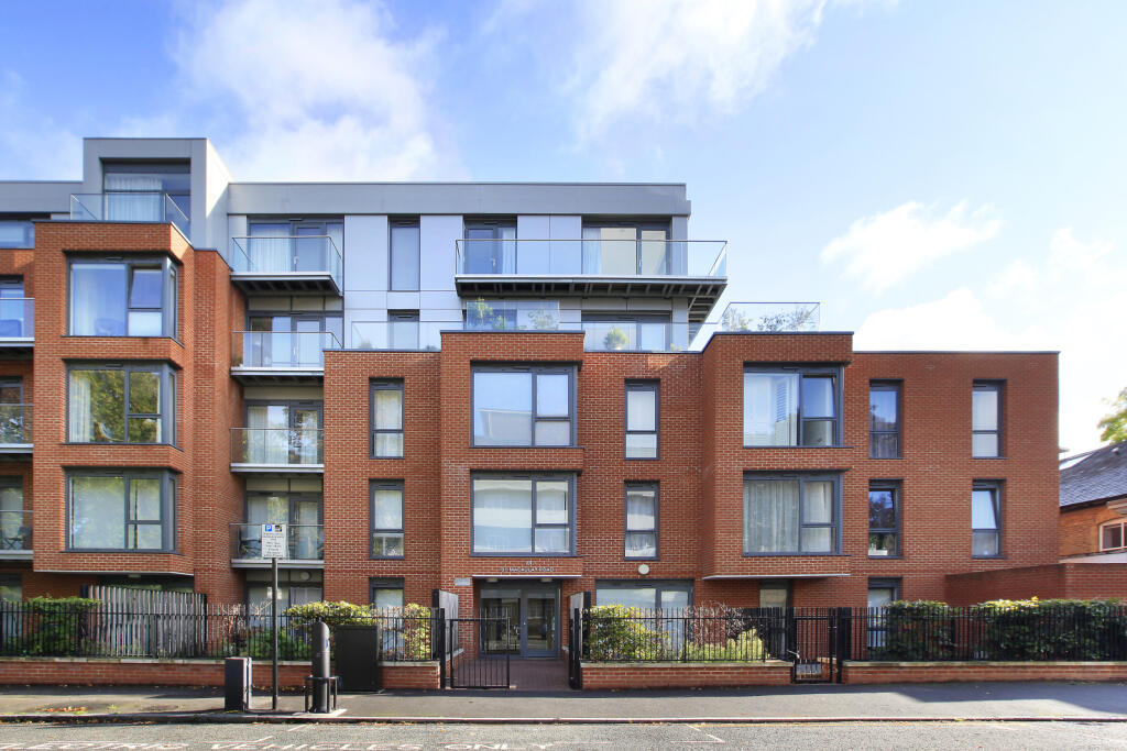 2 bedroom flat for sale in Macaulay Road, Clapham, London, SW4