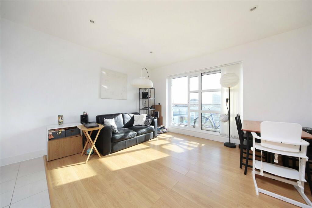 1 bedroom flat for rent in Cornell Square, London, SW8